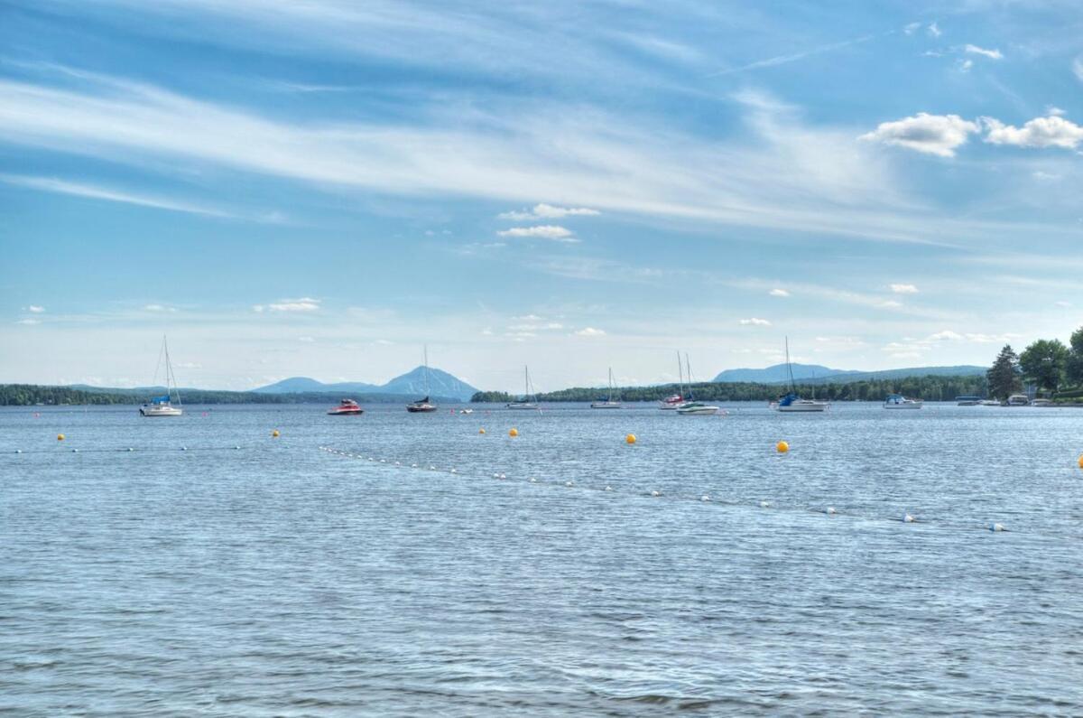 Ferienwohnung La Vie Aupres Du Lac Magog Exterior foto